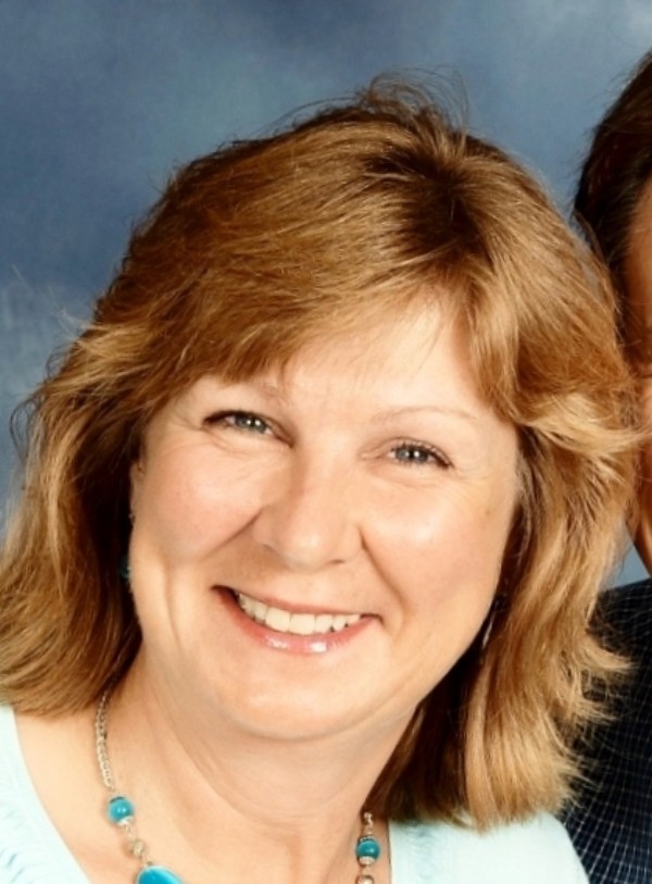 Organist/Bell Choir Director Joan Bender Image